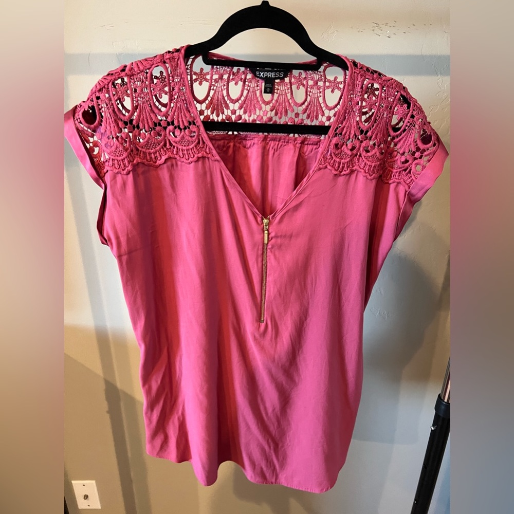 Women’s express top!